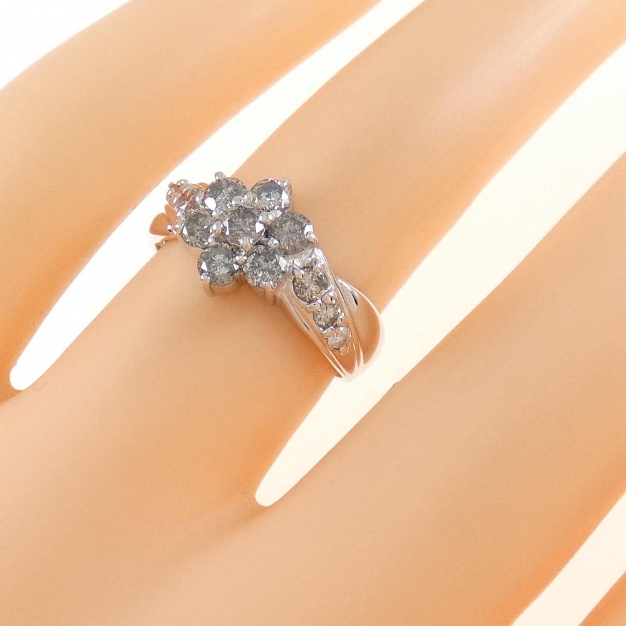 K18WG フラワー ダイヤモンド リング 1.09CT