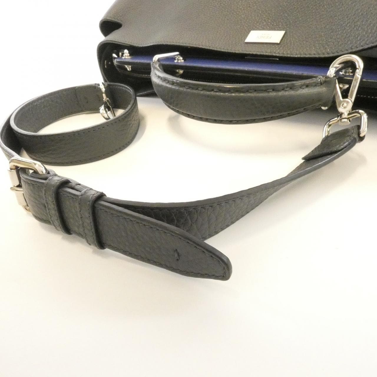 フェンディ SELLERIA PEEK A BOO ESSENTIAL 7VA476 A91A バッグ