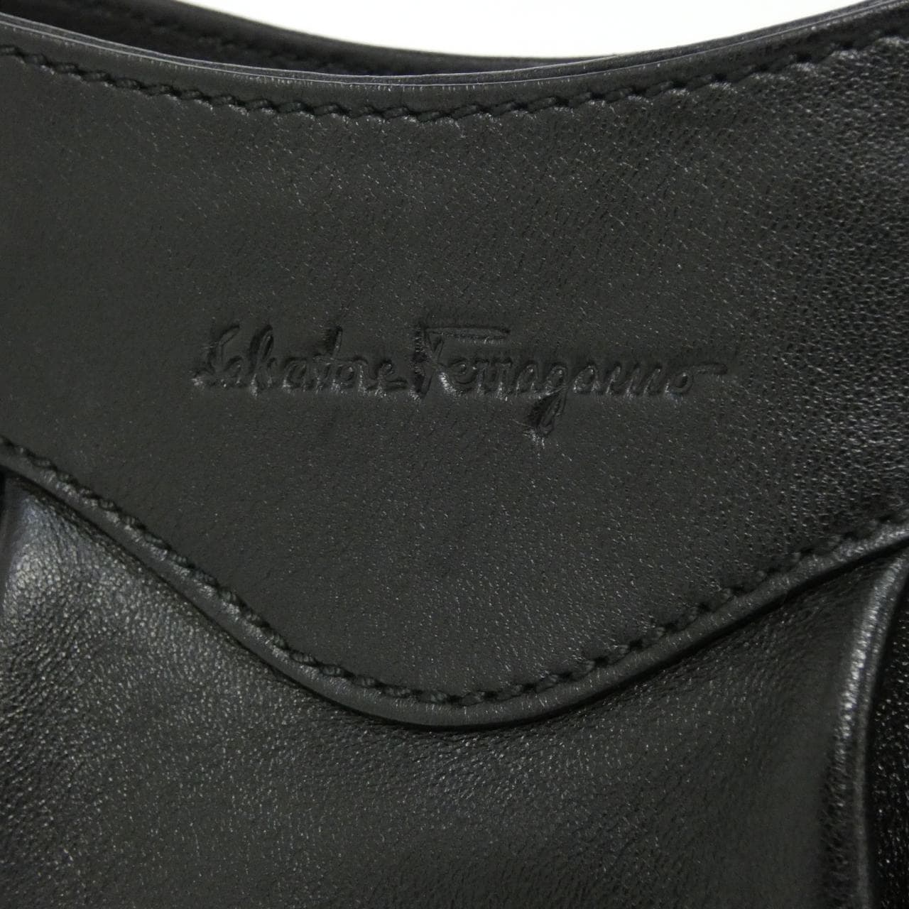 サルヴァトーレフェラガモ 21 A855 ショルダーバッグ