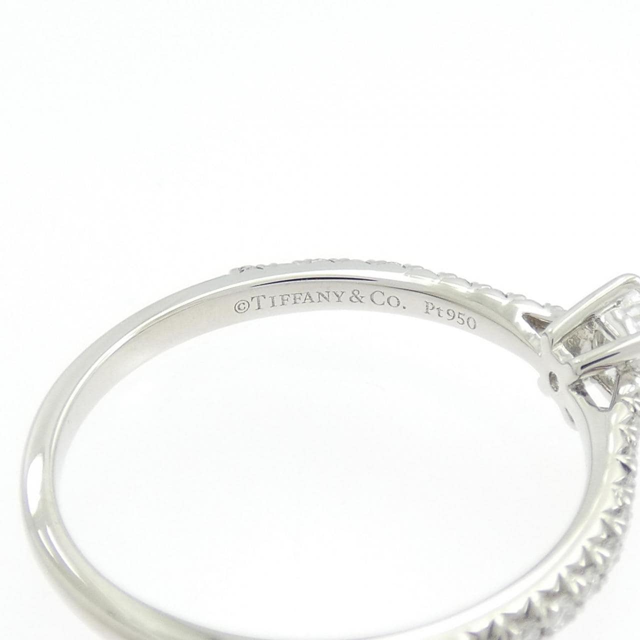 ティファニー ノヴォ リング 0.29CT E VS2