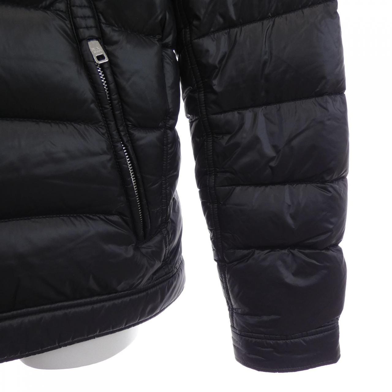 プラダ PRADA SGB608 ダウンジャケット