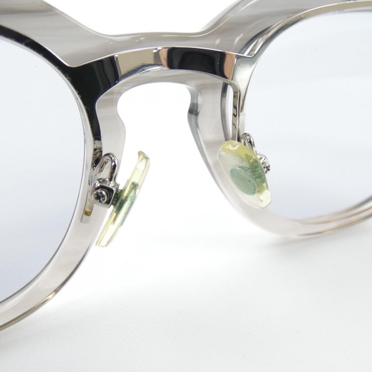 NEW. WHITE HORSE SUNGLASSES