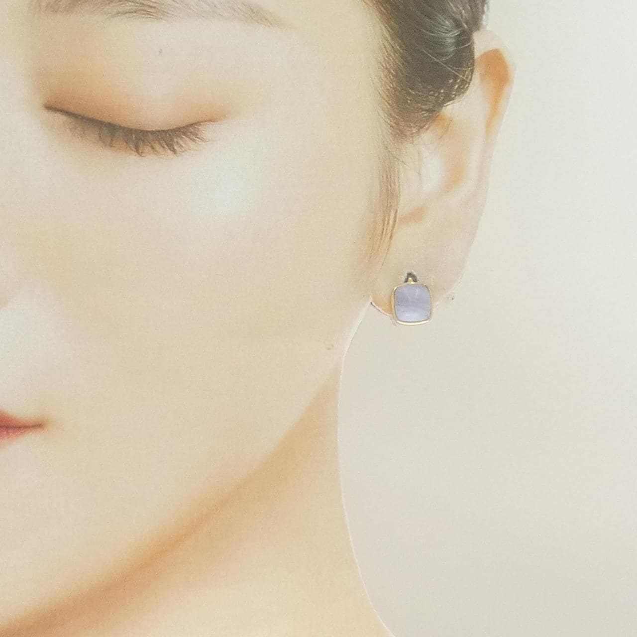 K10YG カルセドニー ピアス