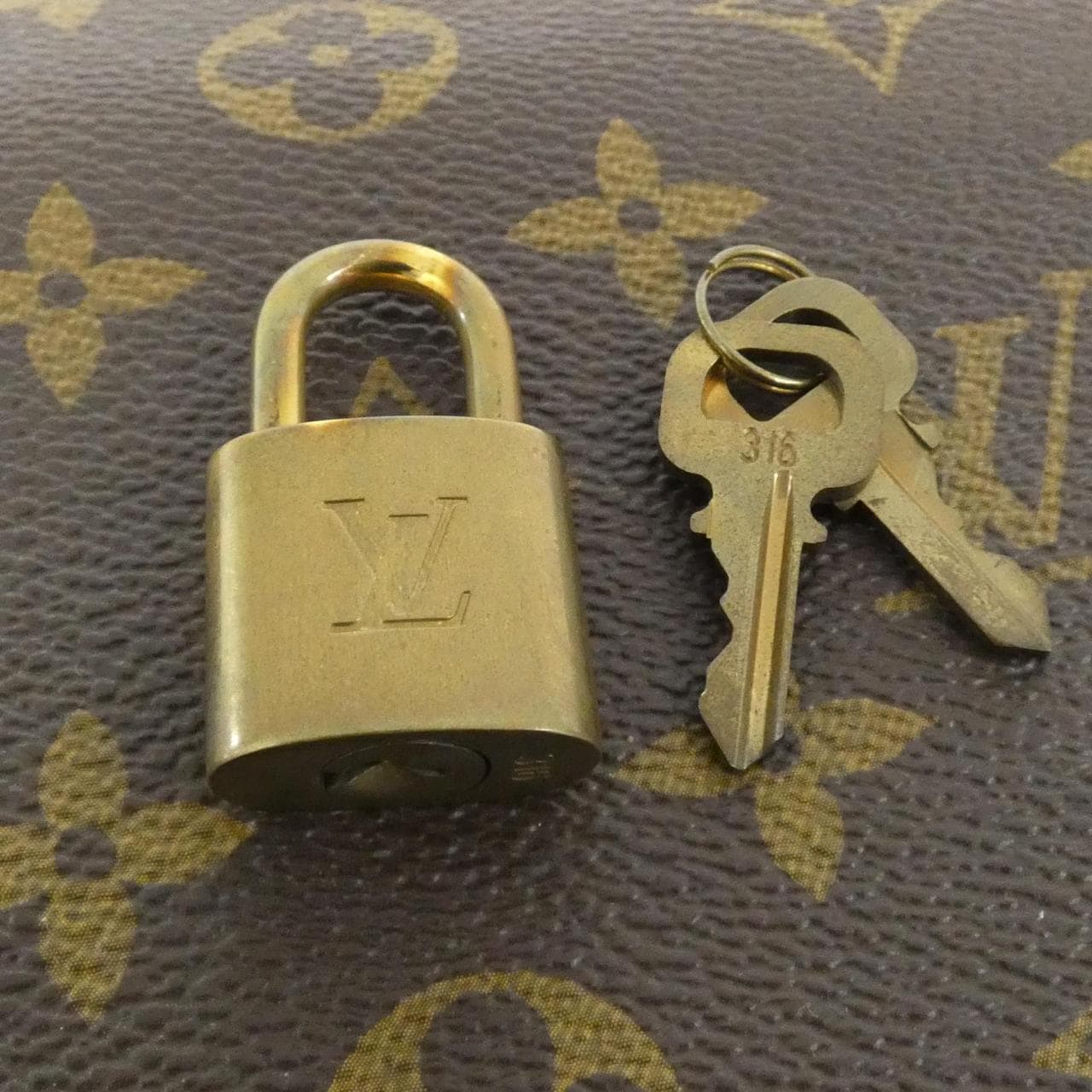 LOUIS VUITTON Montorgueil GM M95566 斜挎包