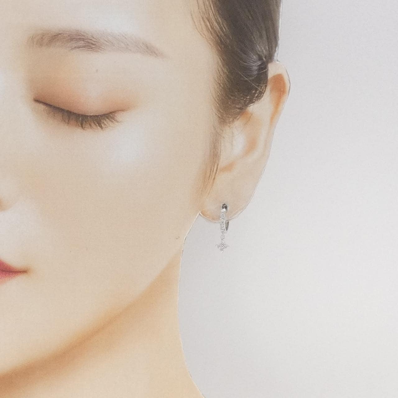 K14WG フラワー ダイヤモンド ピアス 0.22CT