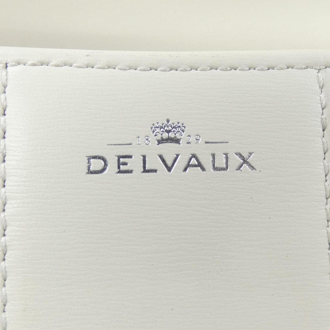 德尔沃DELVAUX