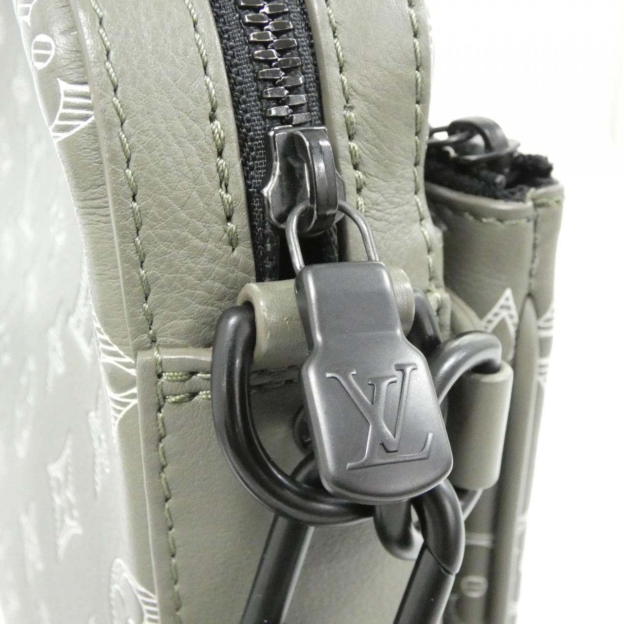 ルイヴィトン モノグラム シャドウ トリオ メッセンジャー M12490 バッグ