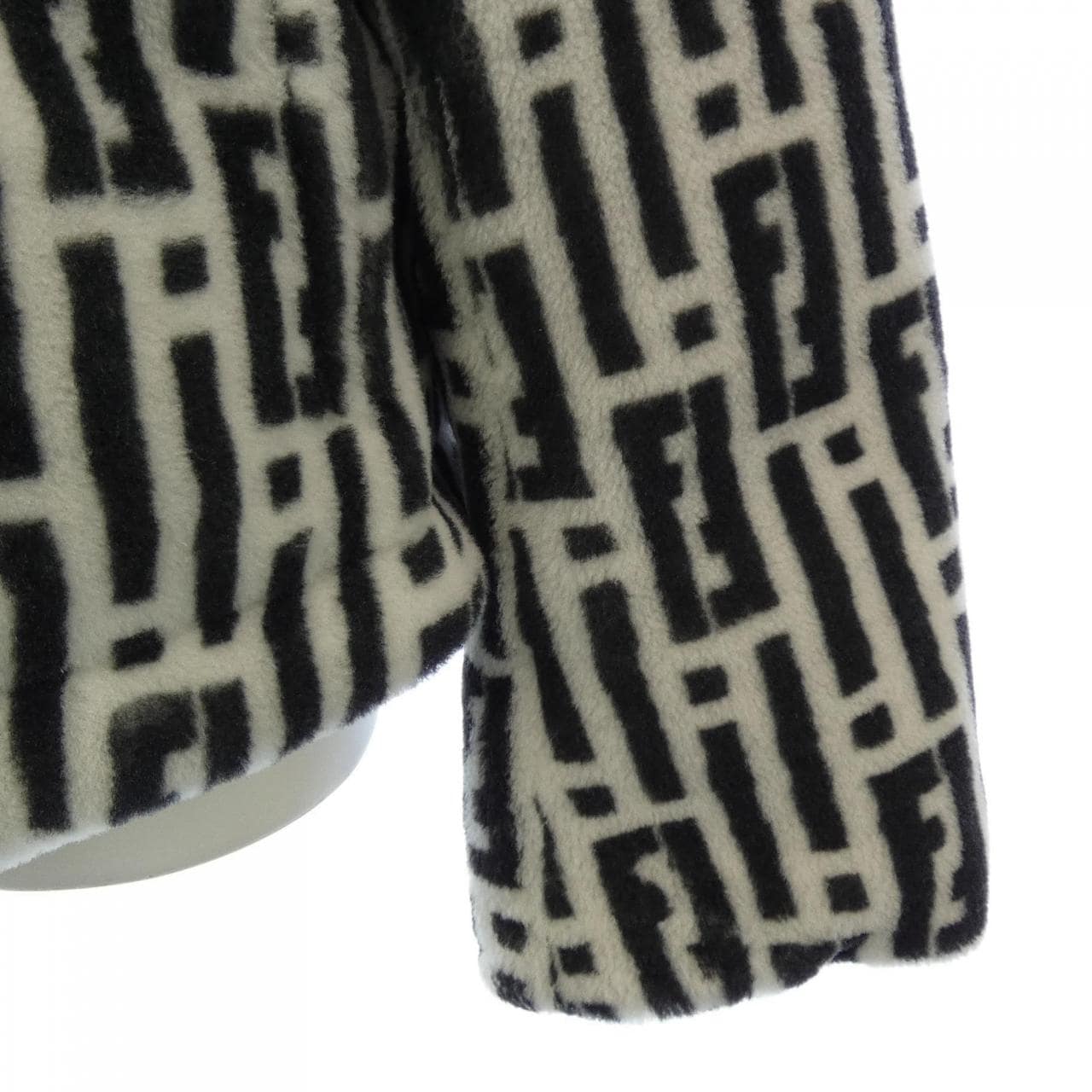 フェンディ FENDI FM5362 ANUQ ダウンジャケット