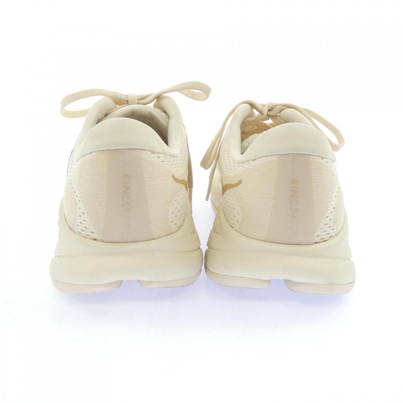 ホカオネオネ HOKA ONE ONE スニーカー