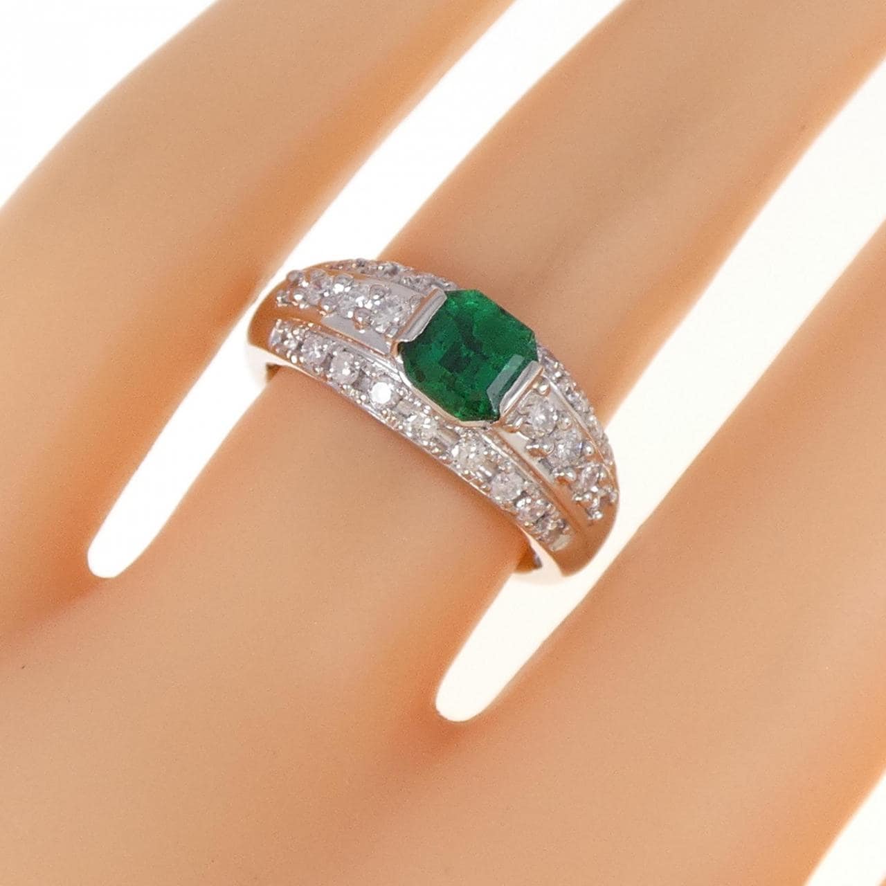 PT エメラルド リング 0.74CT