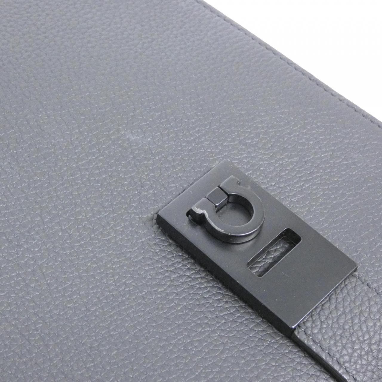 サルヴァトーレフェラガモ 24 1407 ショルダーバッグ