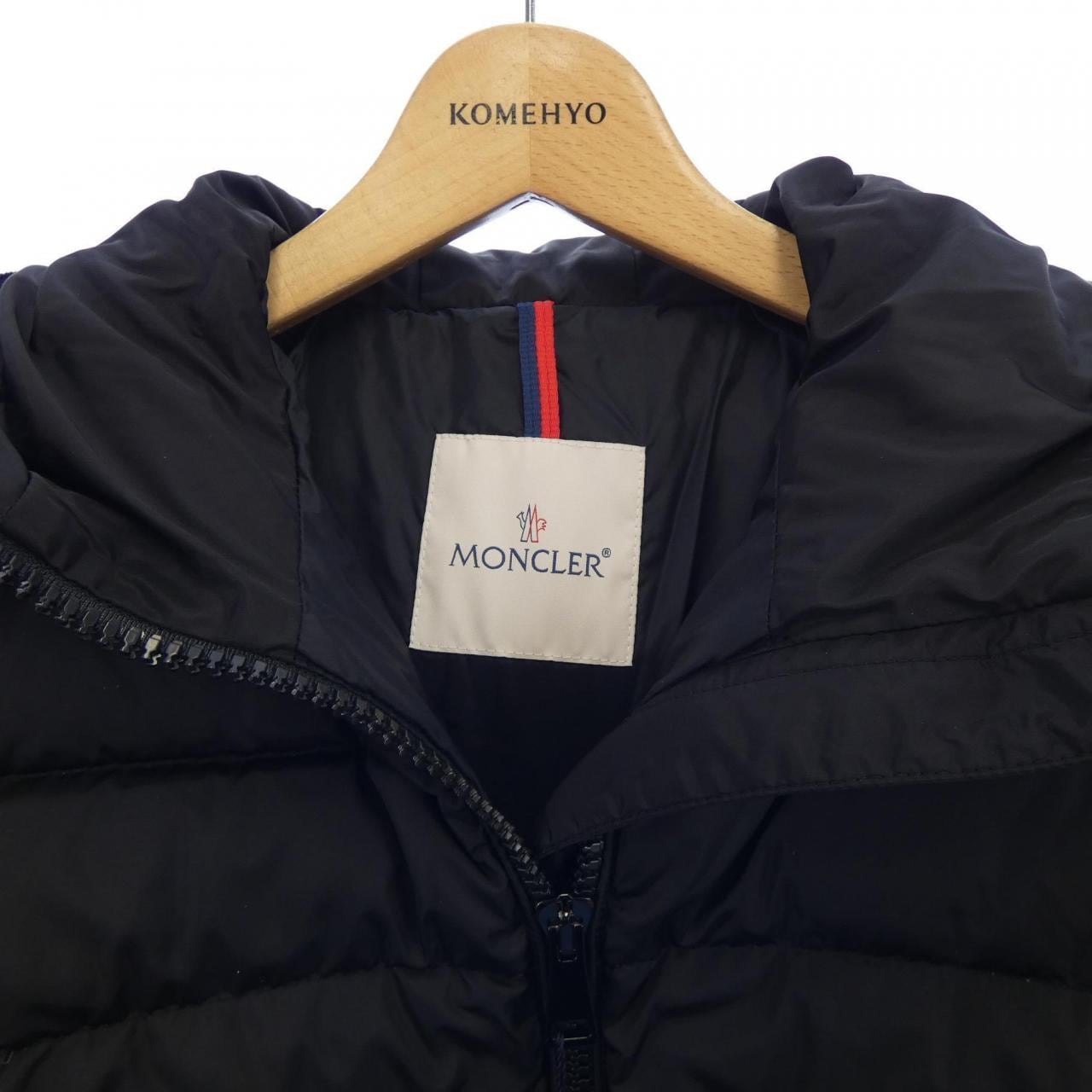 モンクレール MONCLER ダウンジャケット