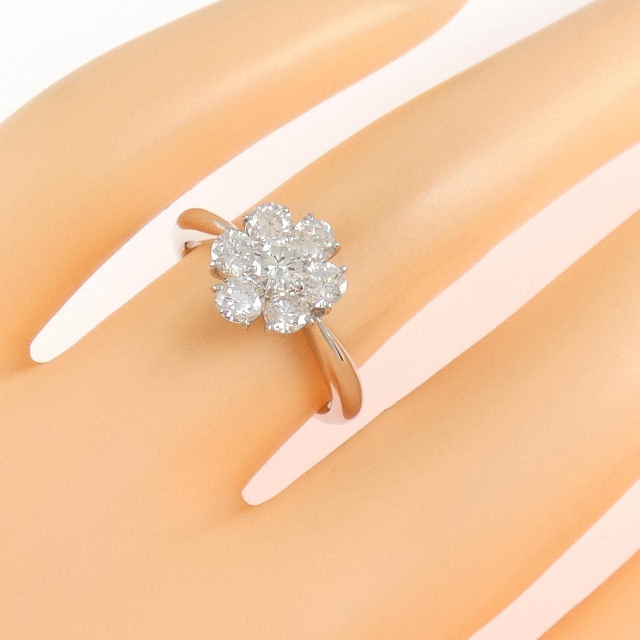 PT900 フラワー ダイヤモンド リング 1.01CT