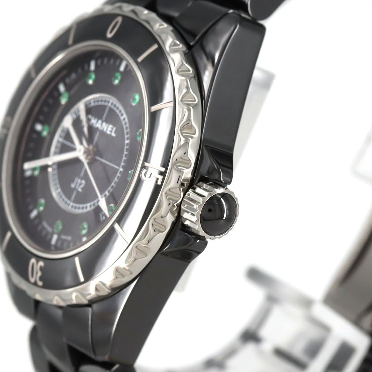 シャネル J12 33mmセラミック･12Pエメラルド H2130 セラミック クォーツ