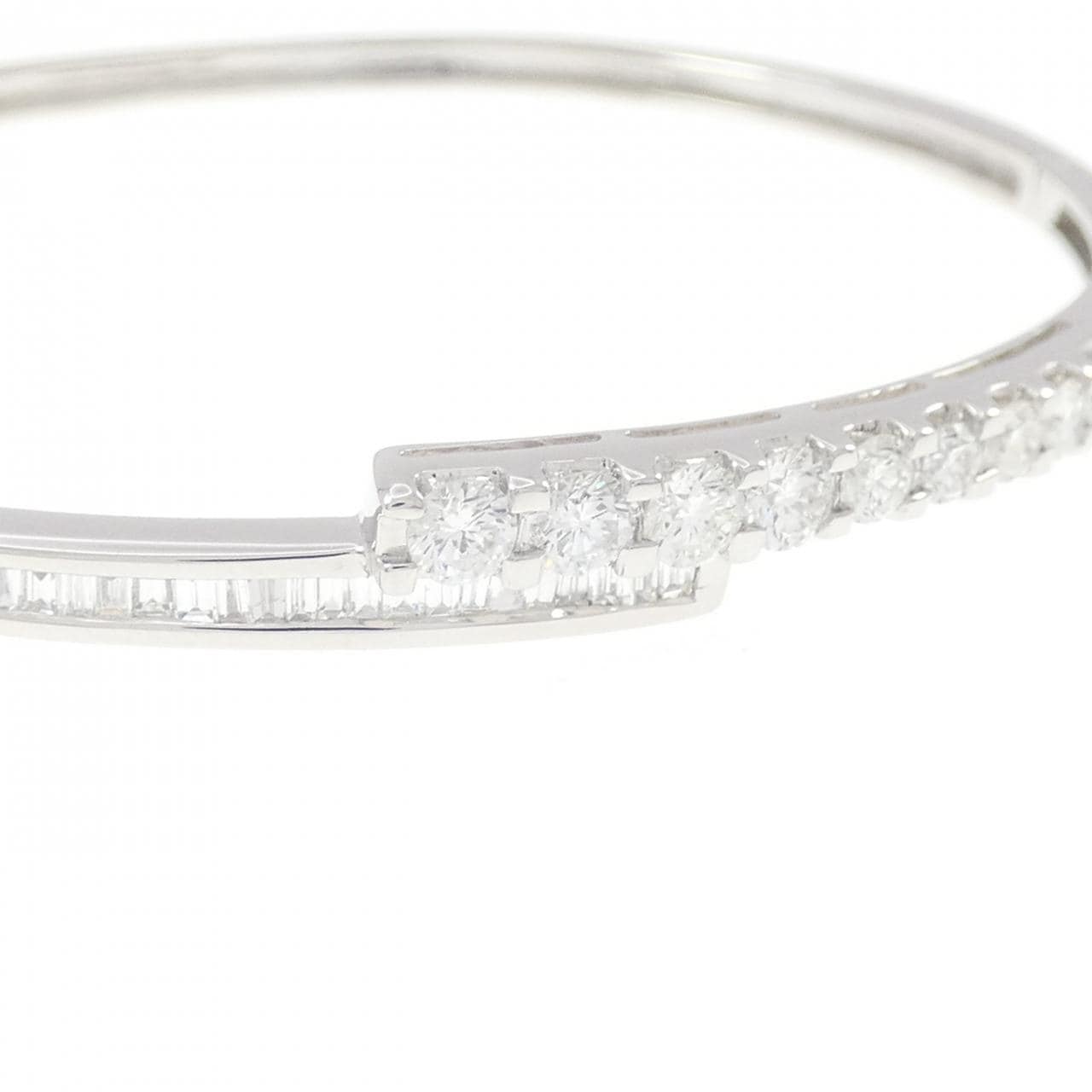 18KWG ダイヤモンド バングル 0.72CT