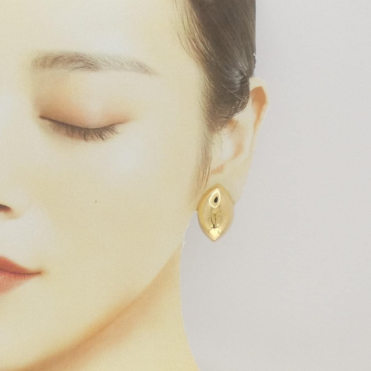750YG earrings