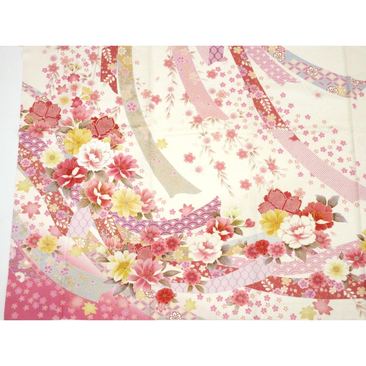 振袖　銀通しボカシ染　友禅金彩加工　刺繍入り