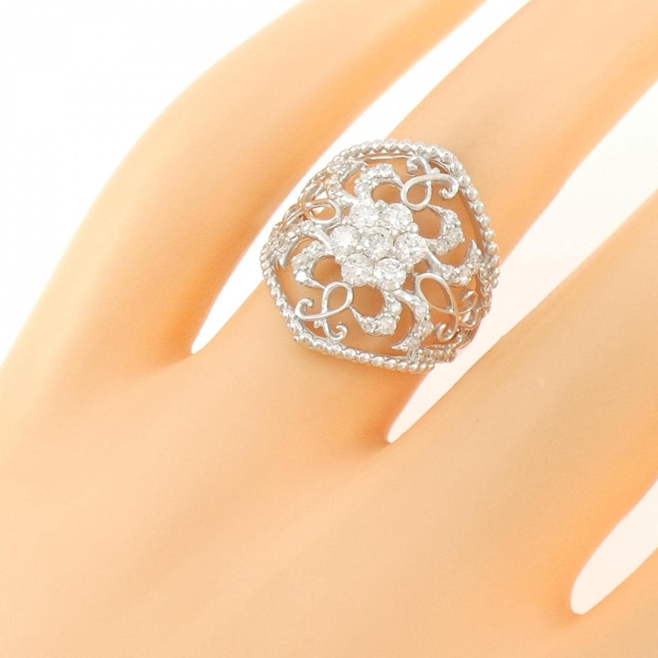 K18WG フラワー ダイヤモンド リング 0.70CT