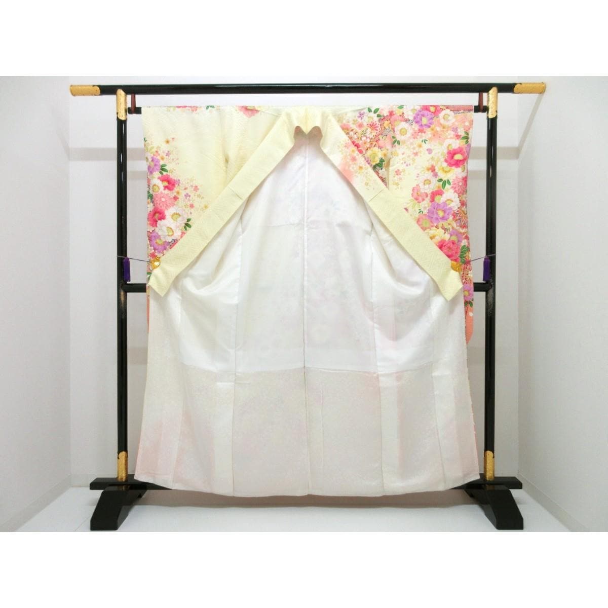 振袖　友禅金彩加工　刺繍入りボカシ染