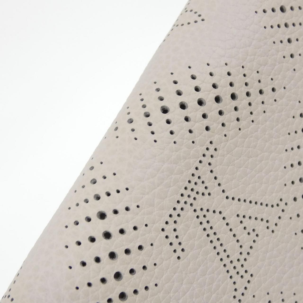 ルイヴィトン マヒナ ジッピー ウォレット M13469 財布