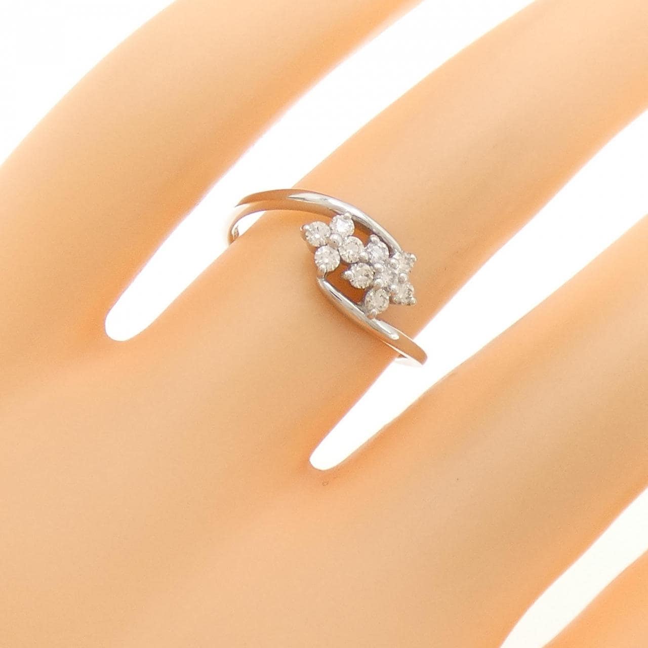 【新品】PT フラワー ダイヤモンド リング 0.20CT