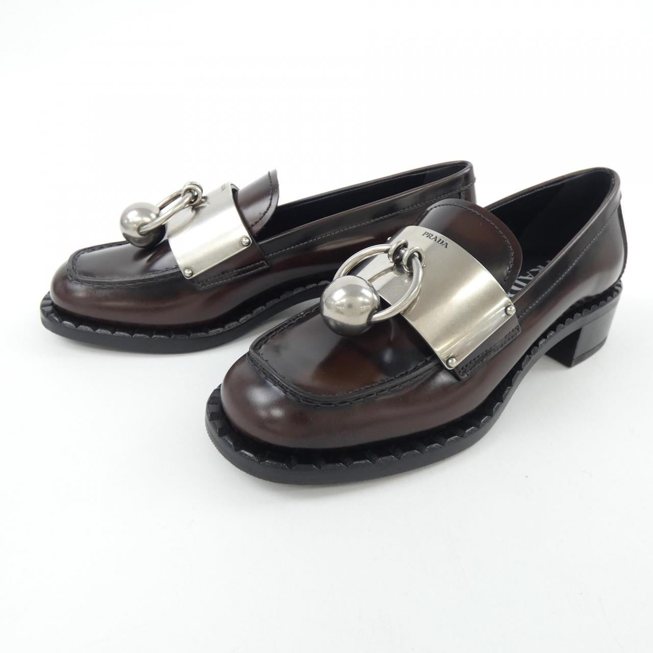 プラダ PRADA メタルディティール付ブラッシュドレザーローファー 1D981N シューズ