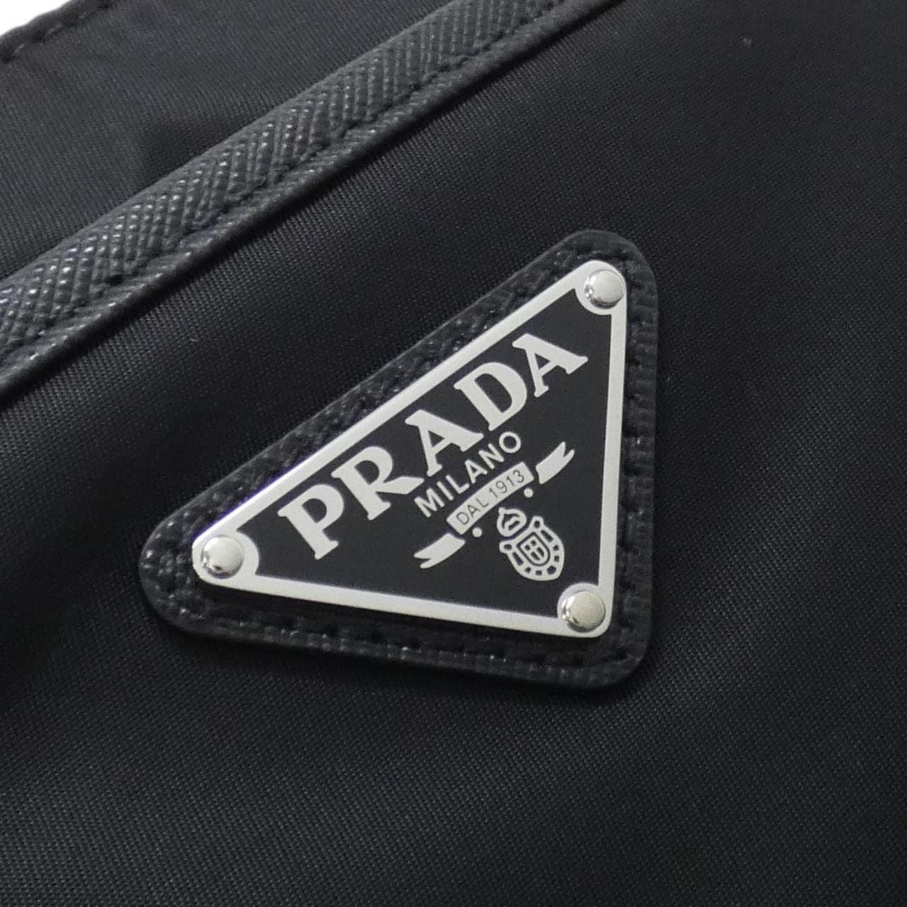 Prada 2VH118肩背包