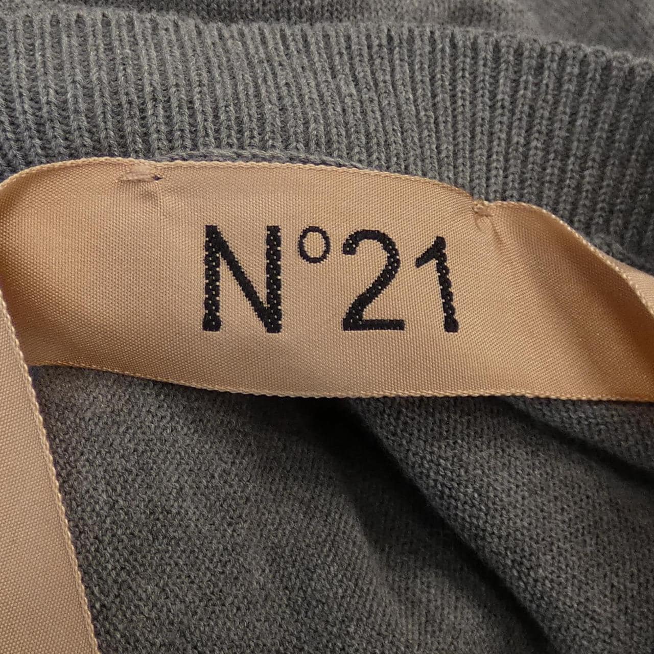 ヌメロヴェントゥーノ N°21 トップス