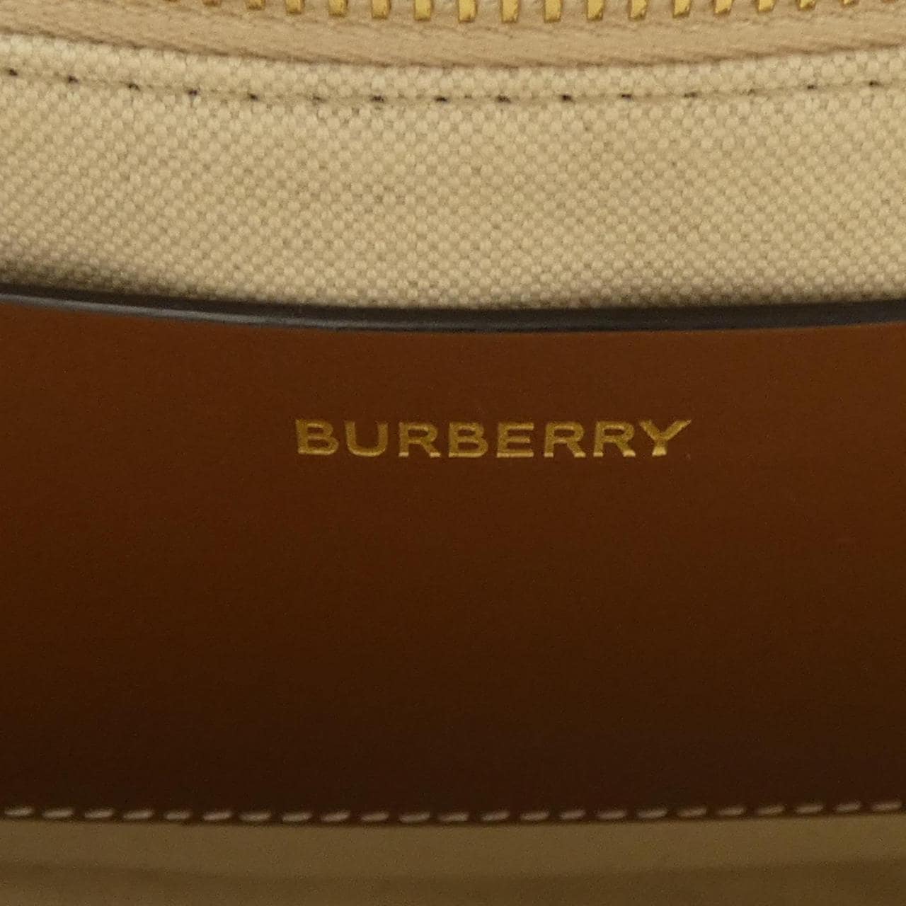 BURBERRY包