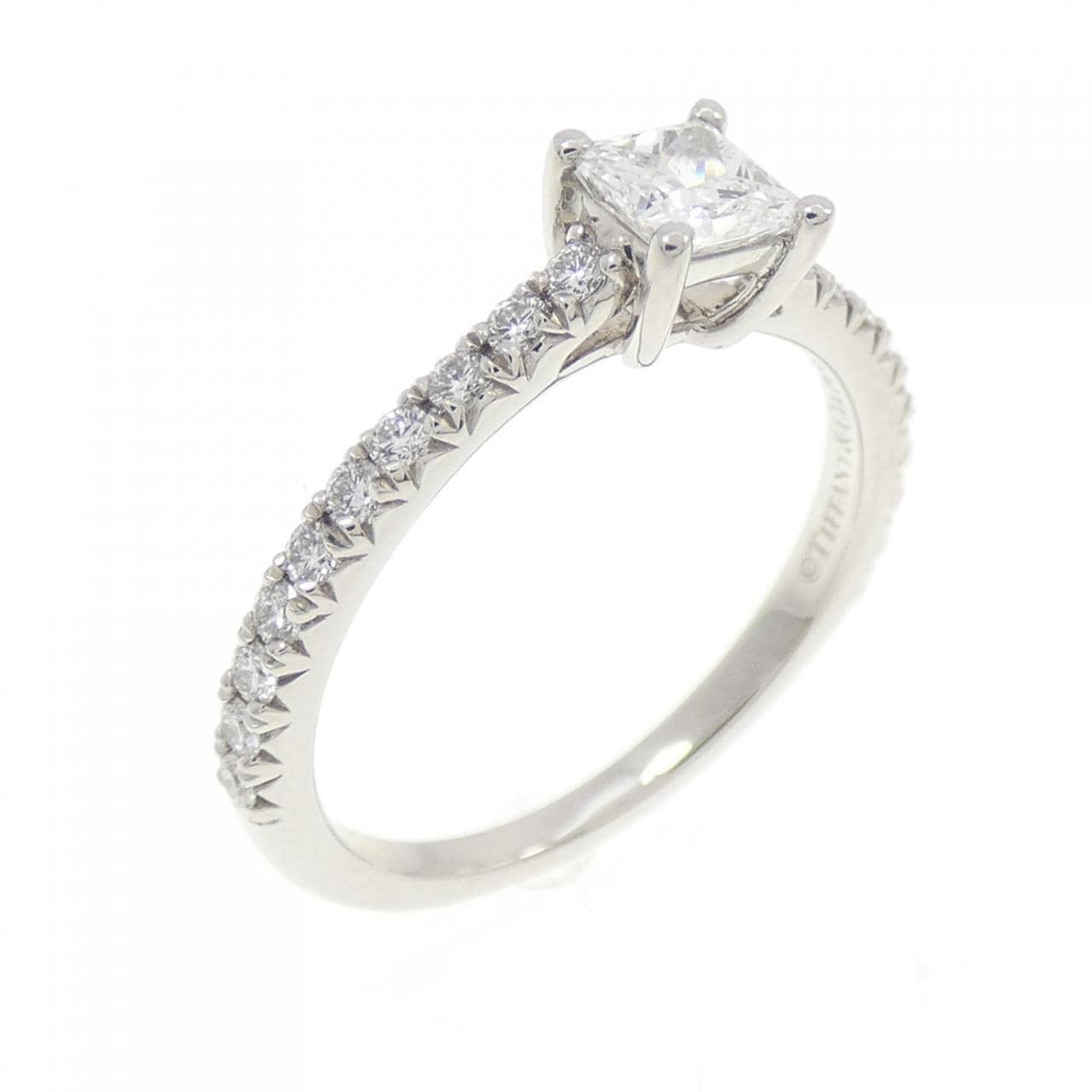 ティファニー ノヴォ リング 0.26CT F VS1