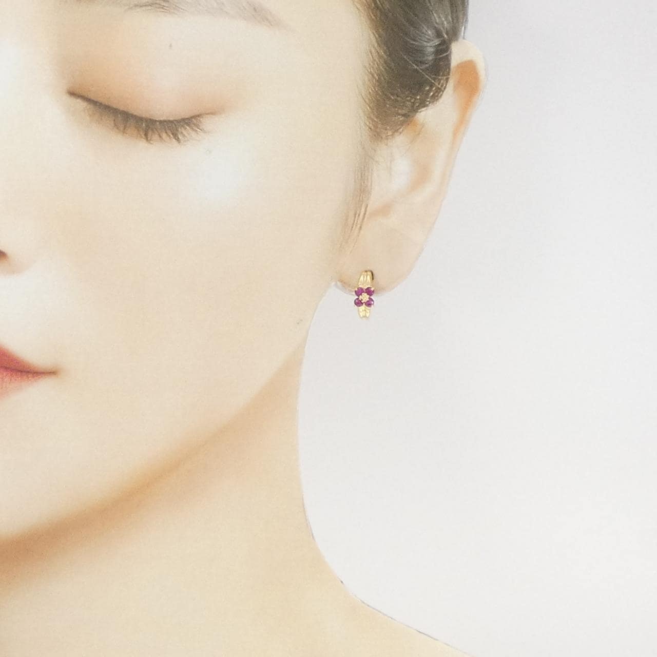K18YG フラワー ルビー ピアス