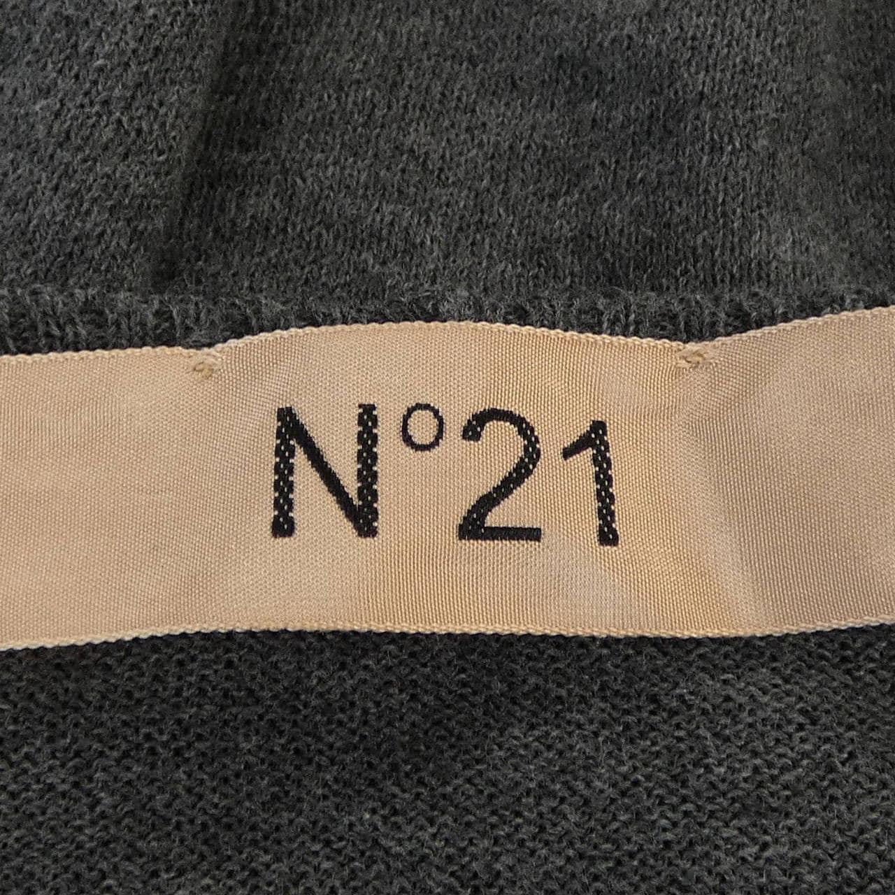 ヌメロヴェントゥーノ N°21 ニット