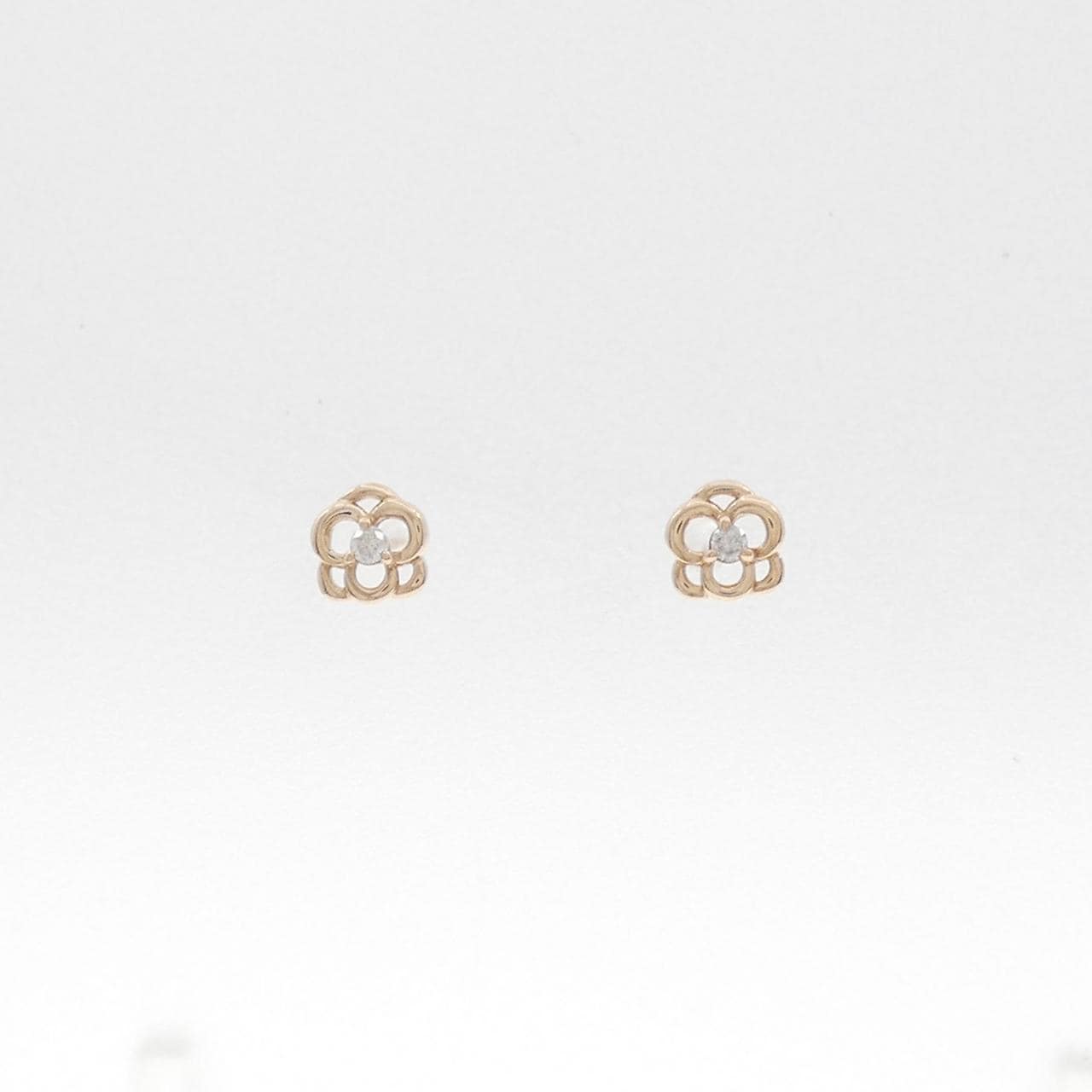 4゜C フラワー ダイヤモンド ピアス