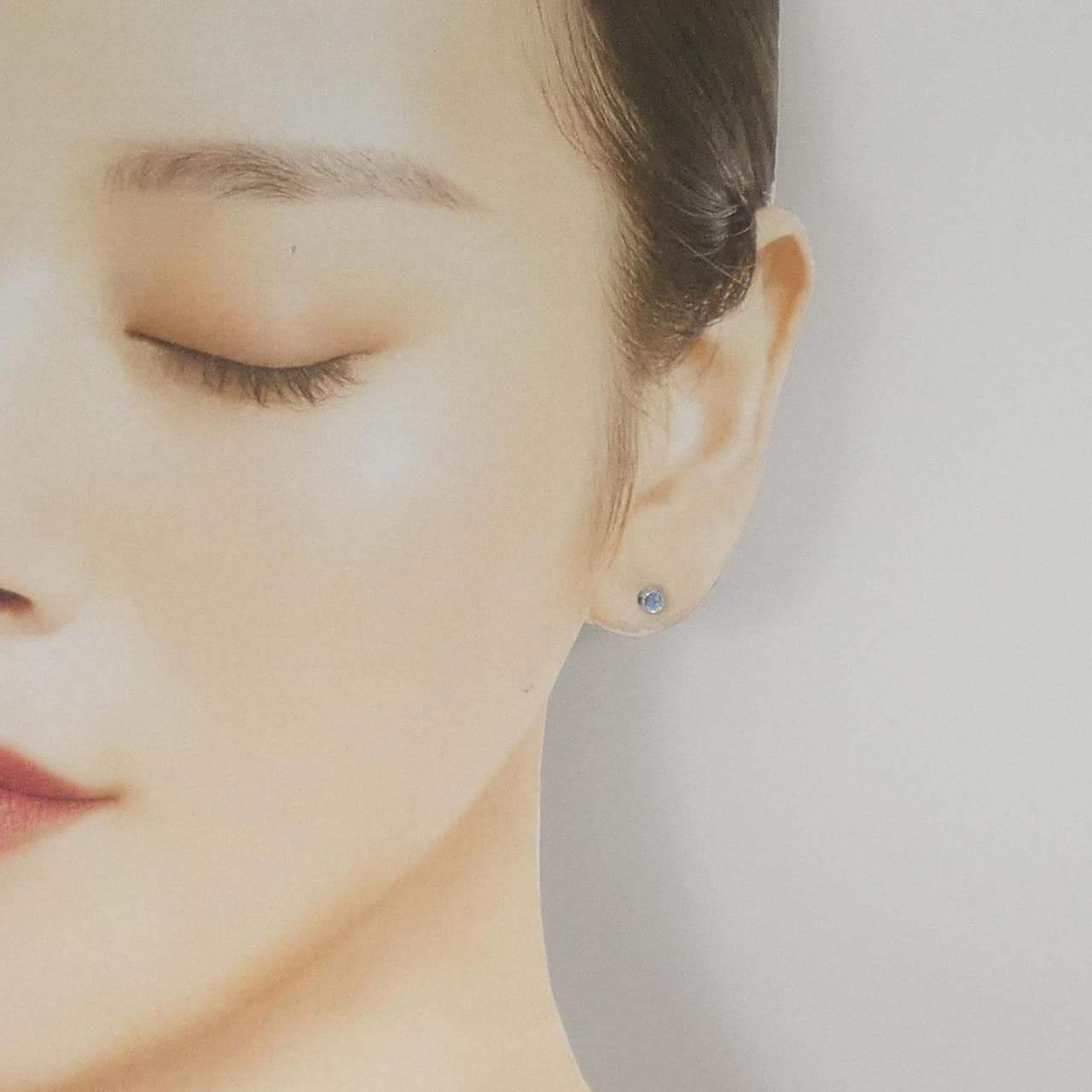 K14WG 藍色托帕石石耳環