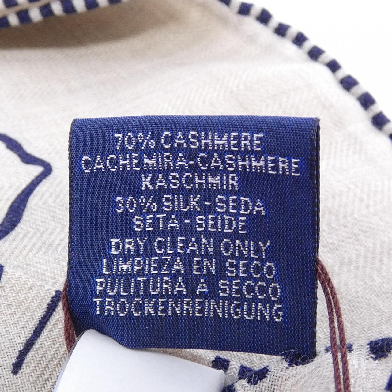 エルメス HERMES MILLE ET UN LAPINS H364007S トライアングルジェアン ショール