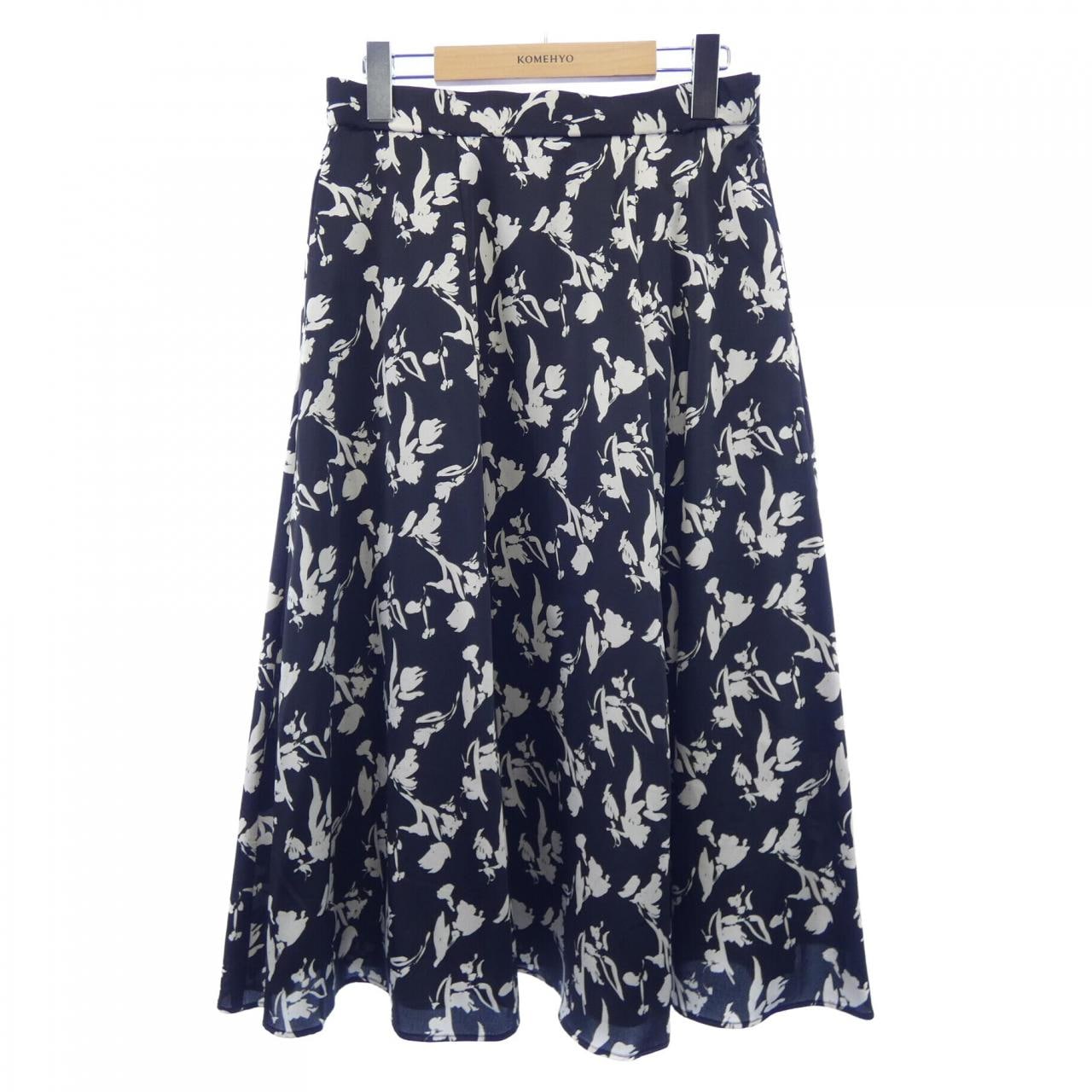 ニジュウサンク 23区 スカート