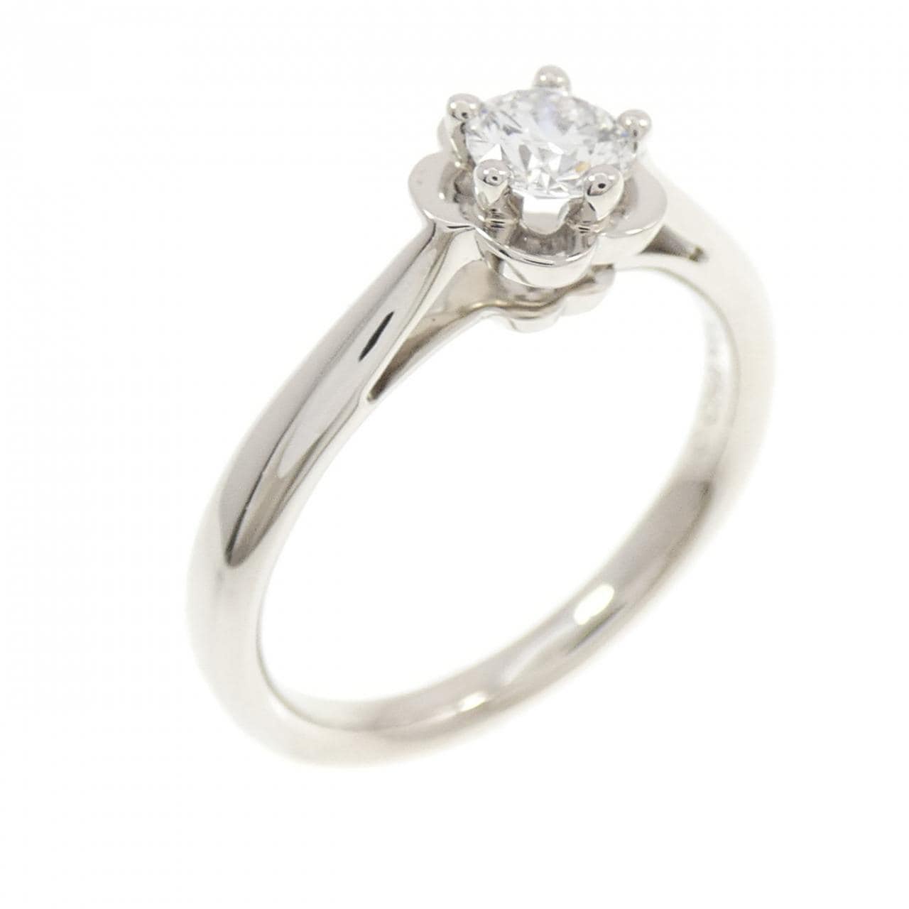 シャネル カメリア リング 0.28CT D VVS2 3EXT