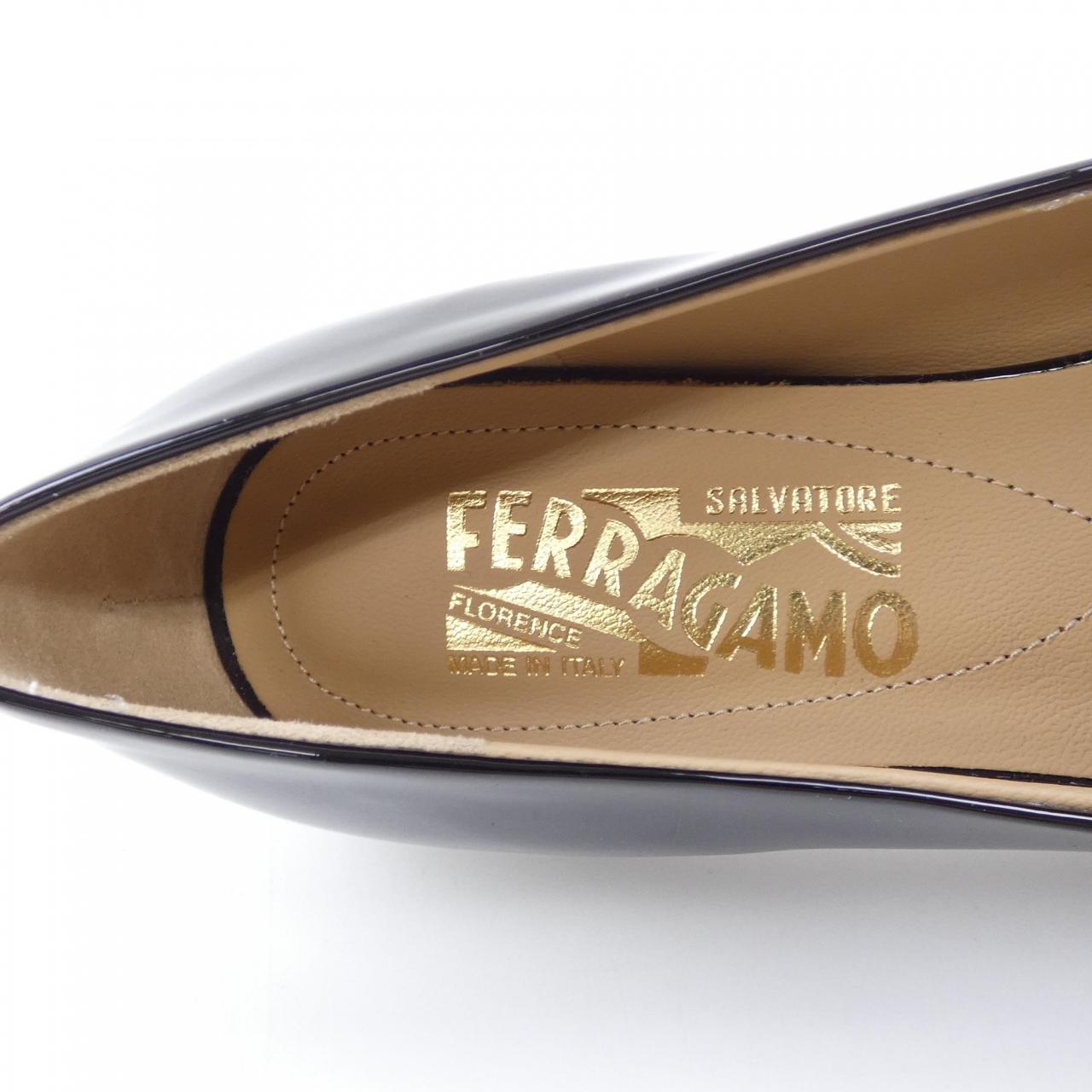 サルヴァトーレフェラガモ SALVATORE FERRAGAMO フラットシューズ
