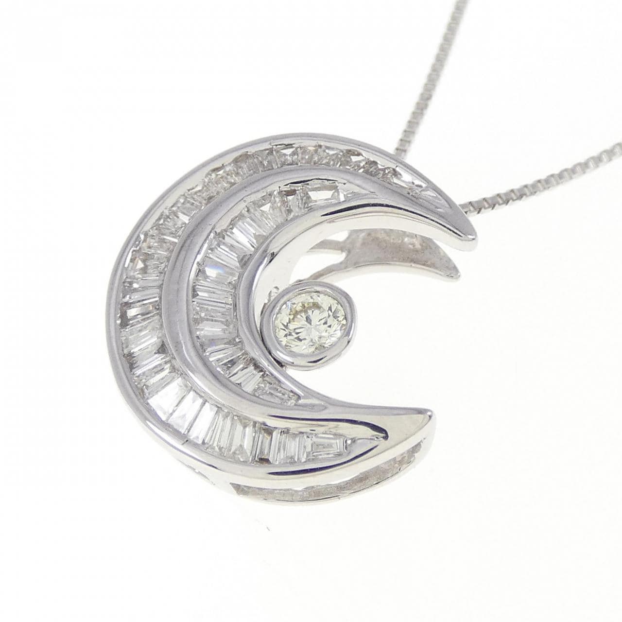 K18WG moon Diamond necklace