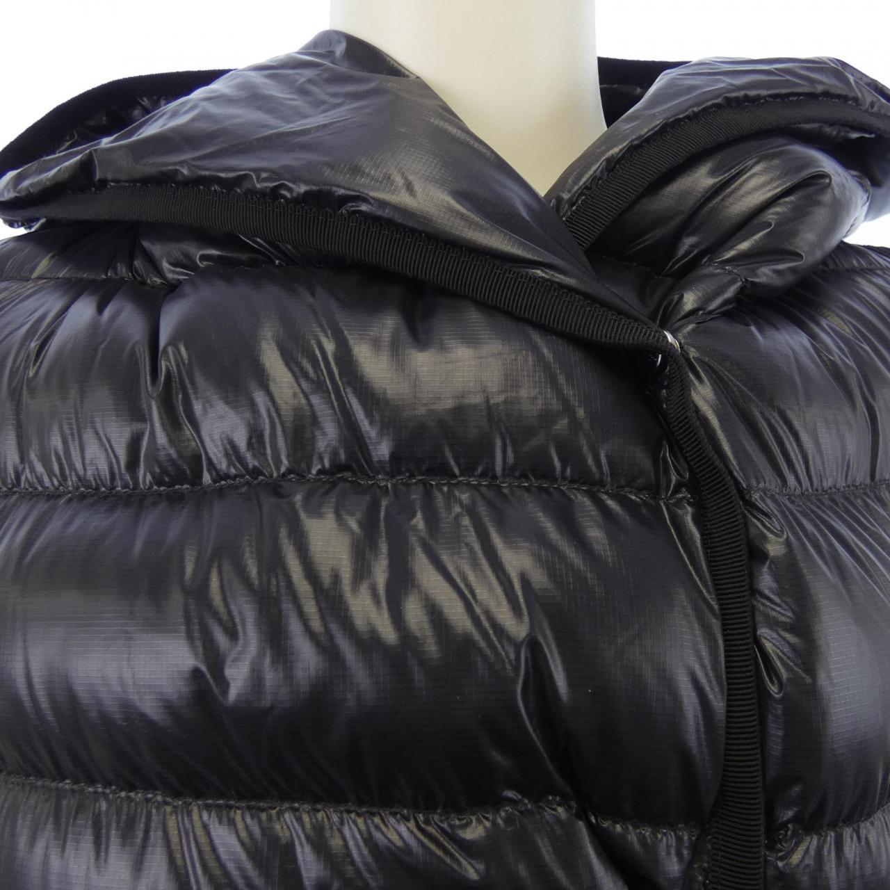モンクレール MONCLER C0385 NOISETTE ダウンベスト