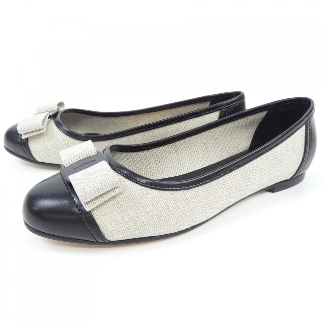 サルヴァトーレフェラガモ SALVATORE FERRAGAMO フラットシューズ