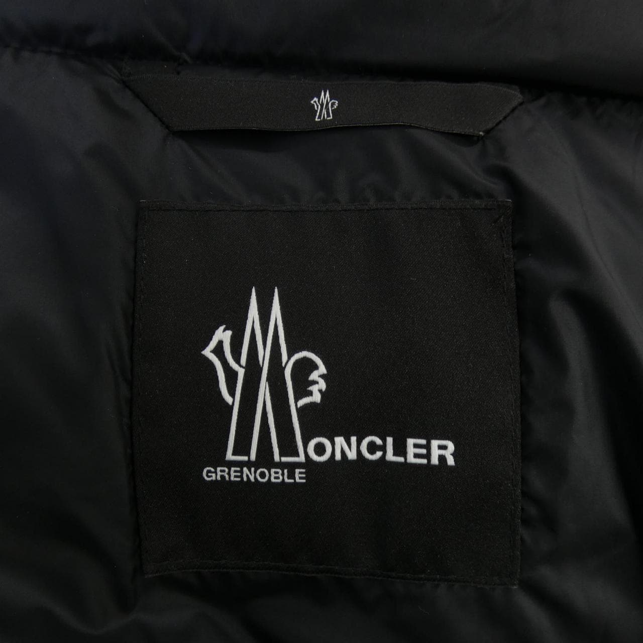 モンクレールガムブルー MONCLER GAMMEBLEU MONTJOUX ダウンジャケット