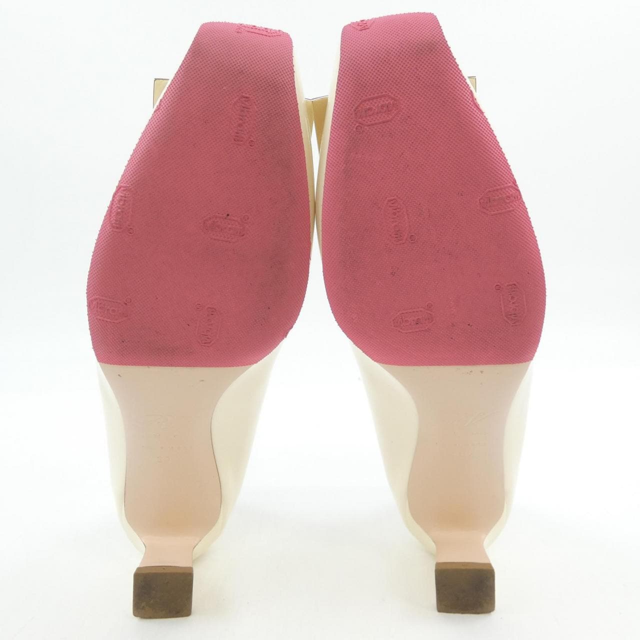 ロジェヴィヴィエ ROGER VIVIER パンプス