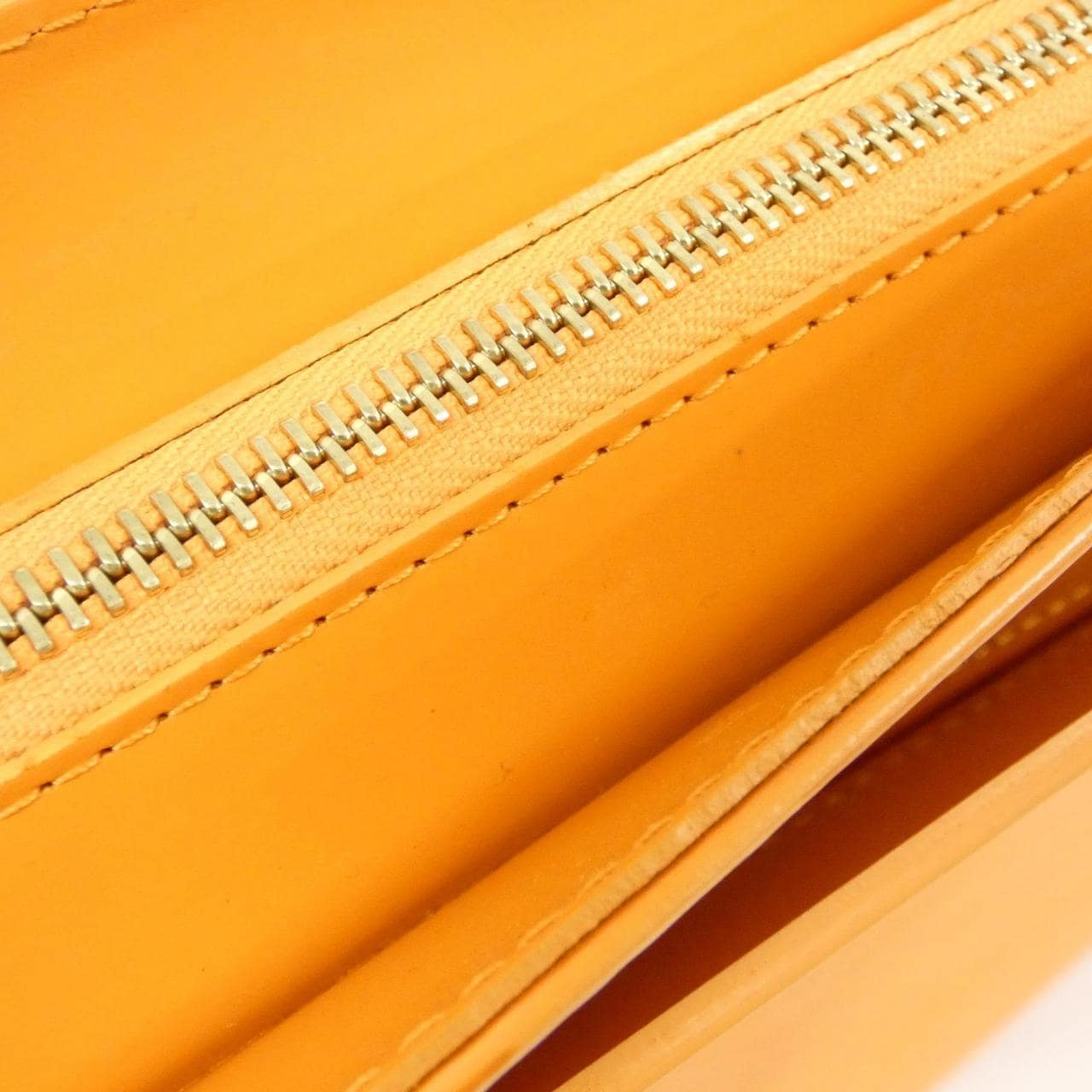 ルイヴィトン エピ クロワゼット PM M5249H バッグ