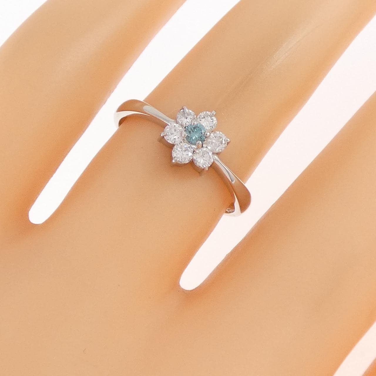 PT900 フラワー ダイヤモンド リング 0.30CT