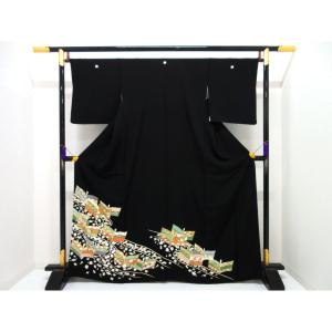 留袖　友禅金彩加工　刺繍入り　丸に抱沢潟