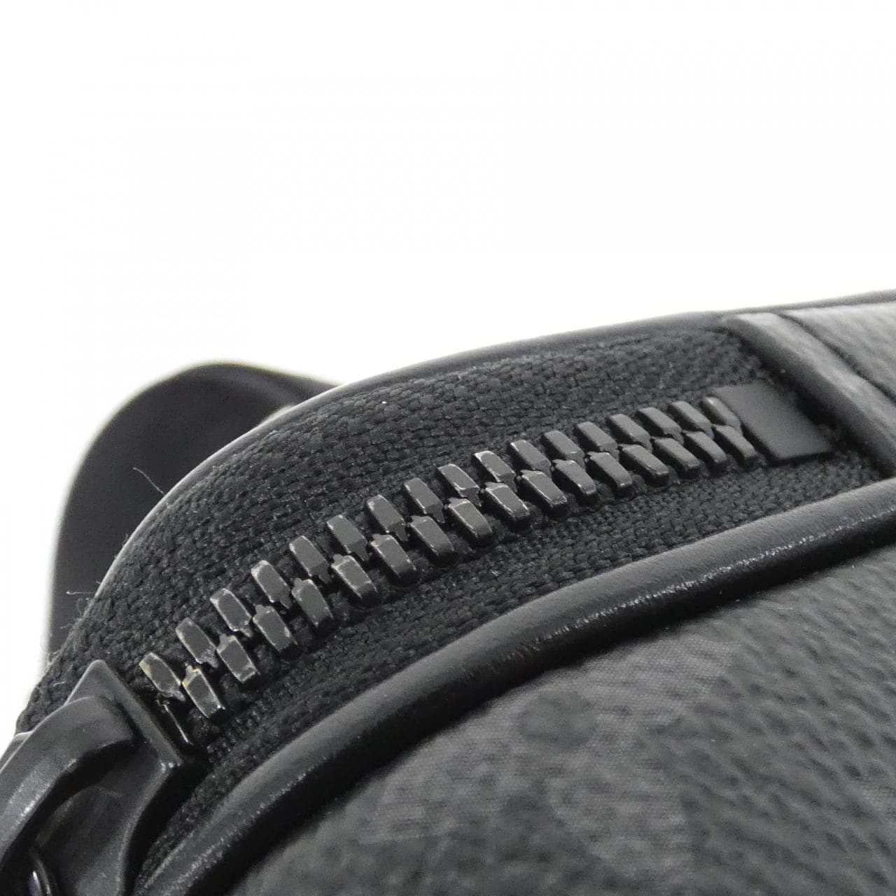 ルイヴィトン モノグラム エクリプス アルファ メッセンジャー M46955 ショルダーバッグ