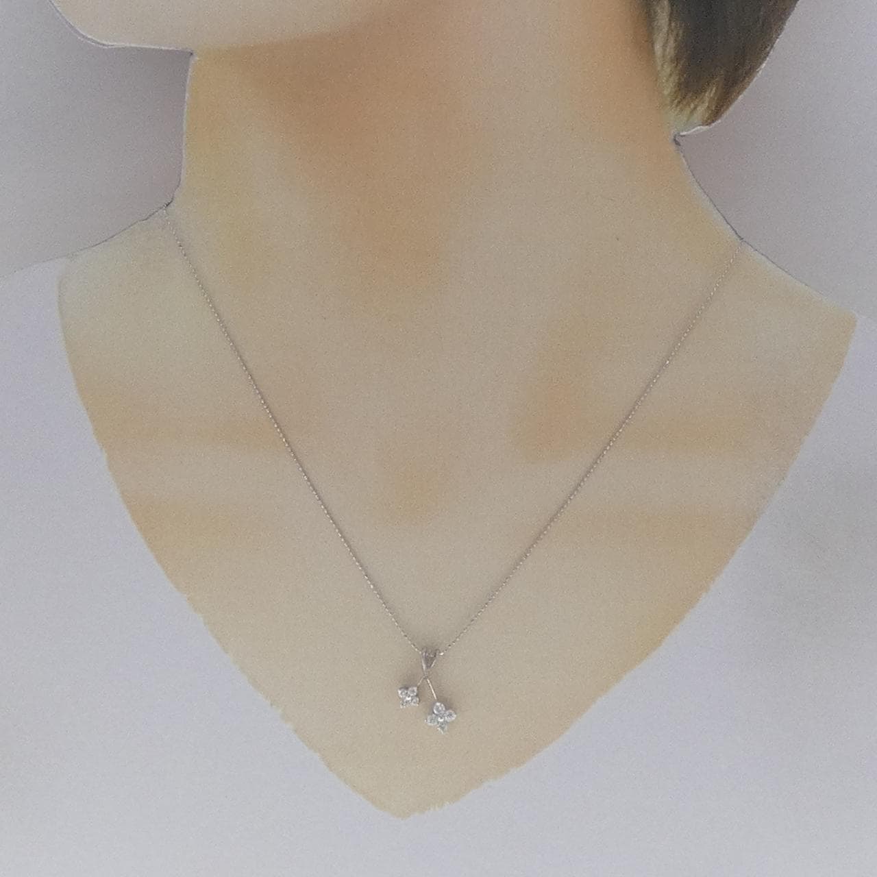 750WG/K18WG フラワー ダイヤモンド ネックレス 0.32CT