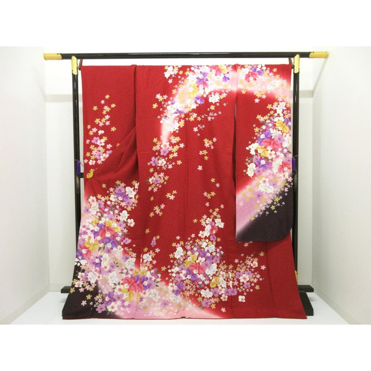 振袖　銀通しボカシ染　友禅金彩加工　刺繍入り　身幅Ｌ寸