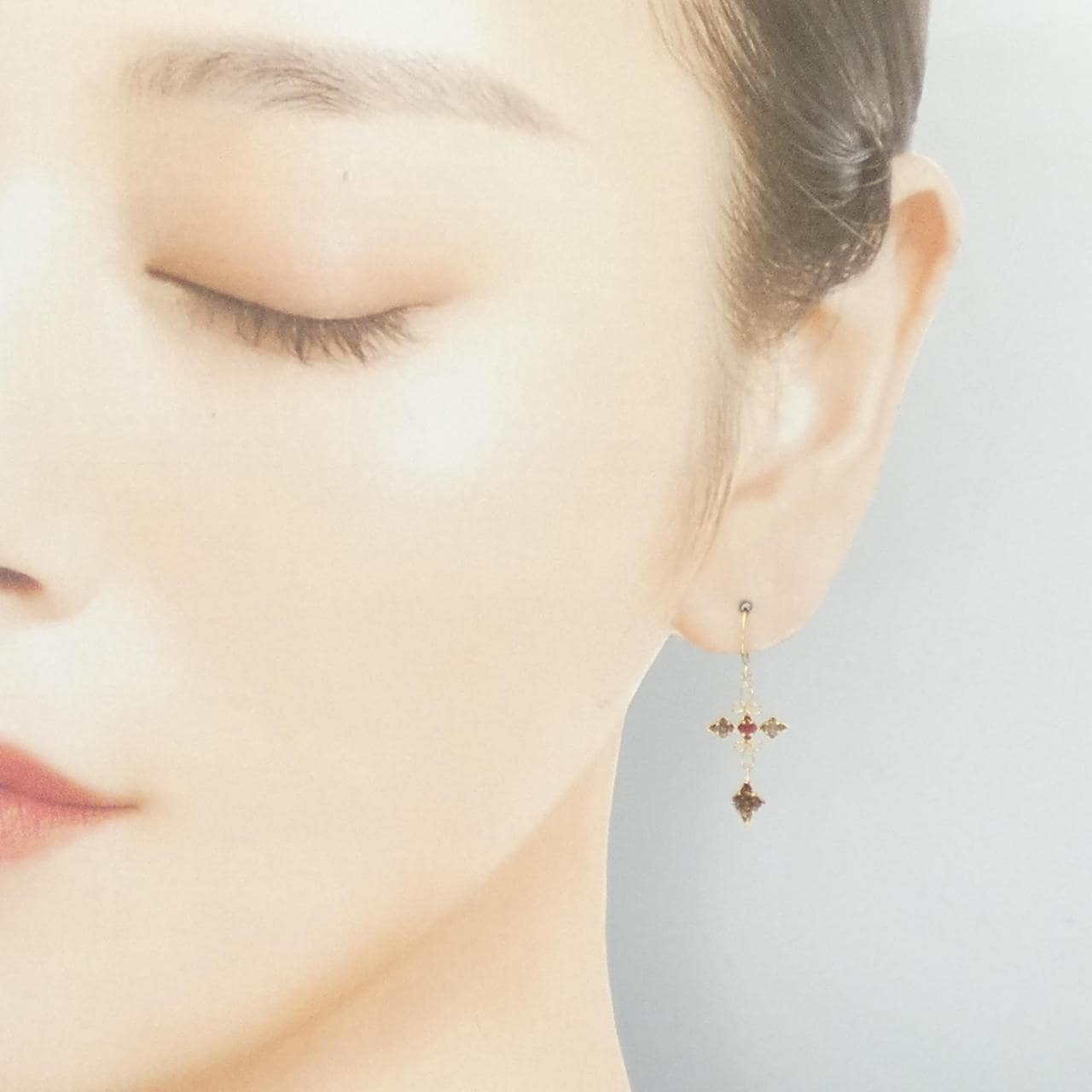 K18YG クロス ガーネット ピアス